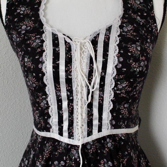 Vintage Dark Navy Blue Floral Lace & Front Corset Detail Milkmaid Dress - Picture 2 of 9